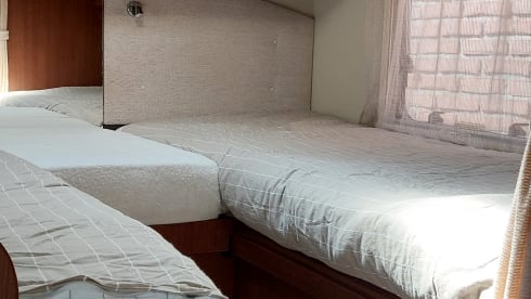 ci elliot 85p – Camper with 2 single beds and air conditioning on the engine and kilometers free