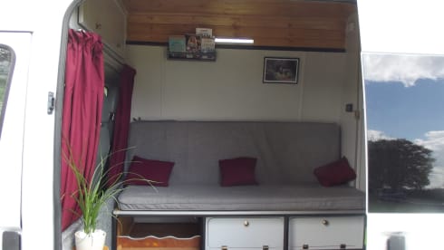 Family Friendly Off Grid Campervan (sleeps 5)