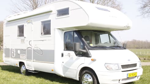Spacious family camper Rimor NG8