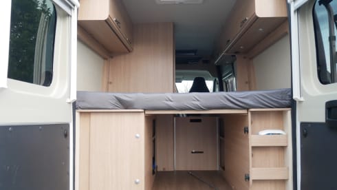 Pössl Roadcar R540, 5.40 meter bus camper, 2 sleeping - 4 seats.