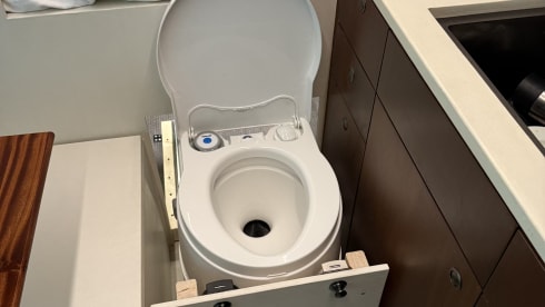 CONSCIOUS.VAN – 2p Mercedes-Benz bus uit 2020