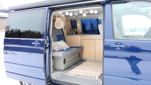 Uggla – VW California Ocean für 4 Personen mit Sitz- und Schlafmöglichkeit