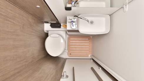JustCamper  – NEW MY2026 Carado 328 semi-integrated Automatic 2 - 5 pers. 