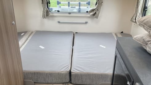 Fantastic 6 Berth Swift Edge 486 Motorhome