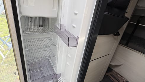 Ford Challenger 6 persoons, stapelbedden en hefbed