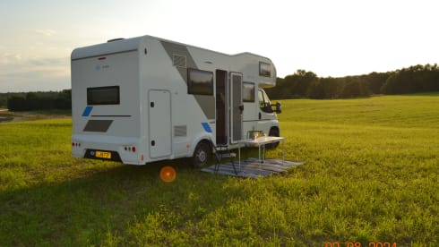Adria – 7 berth Fiat Ducato  Adria sunliving 