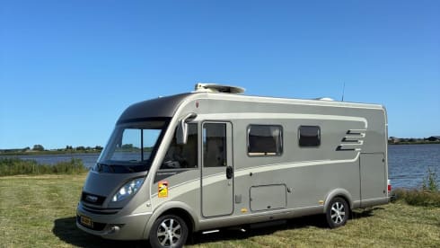 Hymer-Wohnmobil für 4 Personen, integriert ab 2015