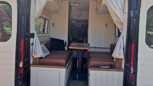 Miss Moneypit – Off Grid 4 berth Citroën Campervan