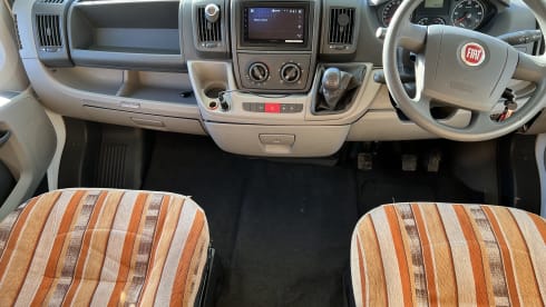 Marta – Family Fiat Carioca 706 6Berth/6Belt Motorhome Hire