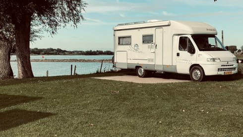 Corné & Joy – Complete with Airco - UNIQUE!! 4 person camper BOOK NOW! 