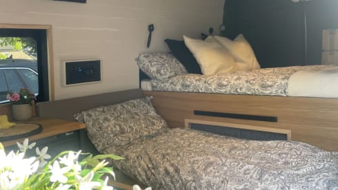 The Wondering Boxer – 3 berth 2016 Peugeot Boxer campervan.
