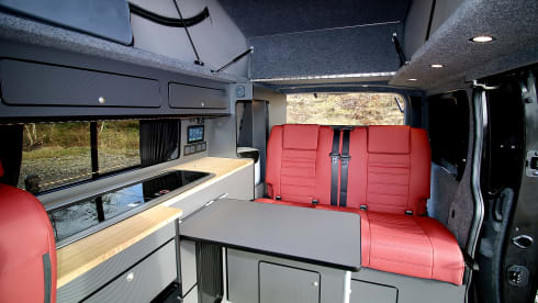 Floyd – 2025 Renault Crusader Off-Grid 4-berth Campervan