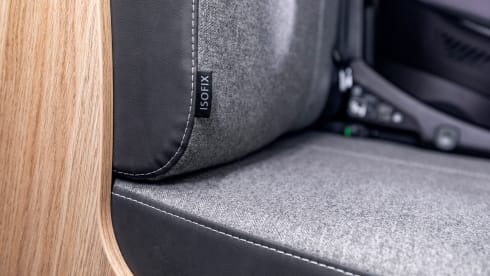 SUNLIGHT A70 Adventure (5 persons / trailer hitch / 2x Isofix))