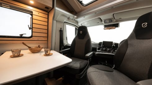 Jura – Elddis Whirlwind GT 74DI (modello 2027), 4 posti letto