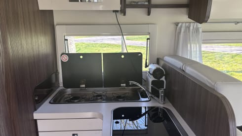 Full option 5 person Benimar automatic