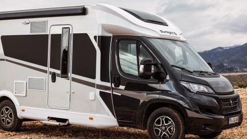 Sunlight T68 Adventure (4 people / 2x ISOFIX)