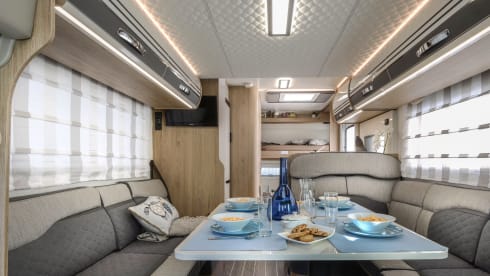 Lewis – New 2026 Roller Team 6 Berth off-grid Motorhome