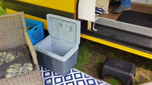 Tall people bus, our Yello Submarine