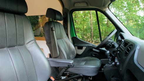 The Green House – Ein eigenständiger Luxus-Renault Master mit zwei Schlafplätzen!
