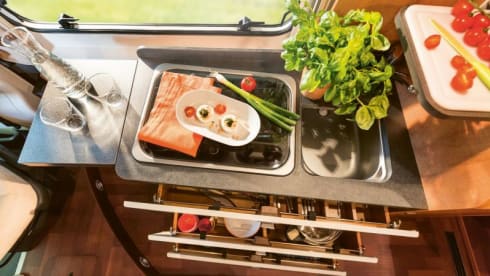 Malibu Van 640 LE – Malibu luxury bus camper