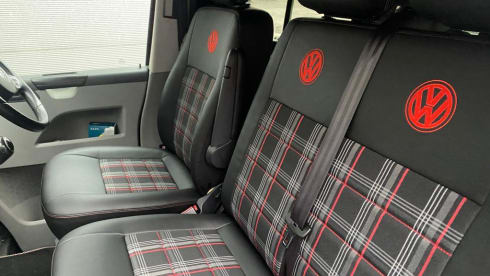 Red Dragon – 4 berth Volkswagen campervan from 2014