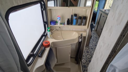Harry – 5P Camper (Airfryer, Dolce Gusto, TV, Cool box, JBL box, bicycle carrier)