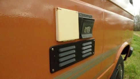 Choco! – Chocolate! Retro holiday bus for the ultimate road trip!