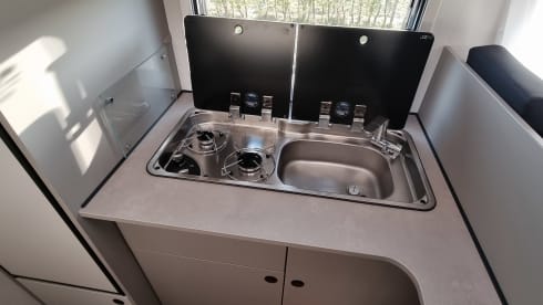 2026 NIEUW! – 🚐 LMC Splinternieuwe ruime half-integraal voor 4 personen