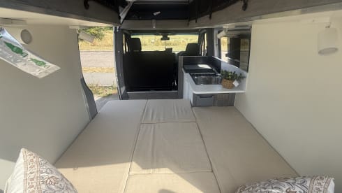 The North Mate – 3-persoons Mercedes-Benz campervan uit 2019