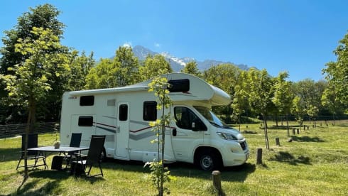 6-person Rimor alcove, unique layout
