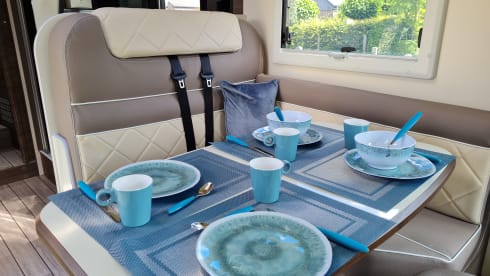 New Integral Camper / Automatic / 160 HP