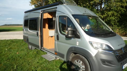 RC – Pössl Roadcriser Solar - AHK-Awning-NAVI-R`camera