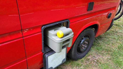 Big Red – 4p Volkswagen bus from 1999