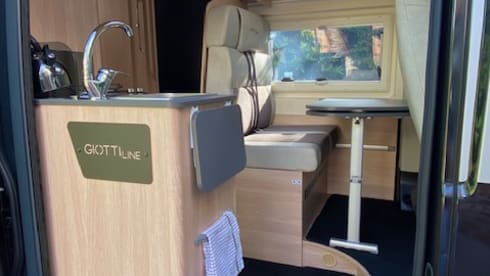 Robbie – 2024 Italian-style Giottiline 2/3 Berth Camper