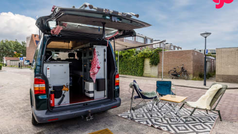 Menoenie – 4-person Volkswagen camper van