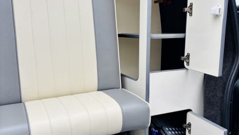 JAXX ~ THE LWB, BIGGER, BETTER CAMPERVAN – VW T5 Passo lungo ~ 4 posti letto ~ Allestimento top di gamma 