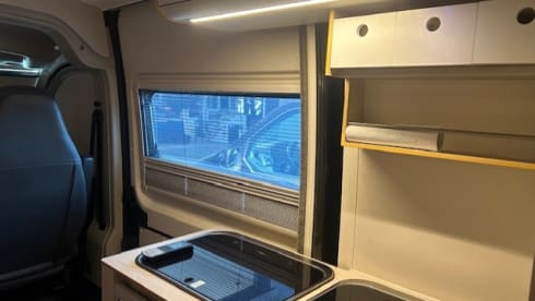 4p Peugeot bus uit 2021