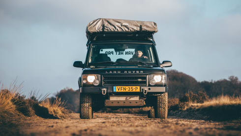 WOLF V8 – Adventure & freedom with a Land Rover with roof tent!