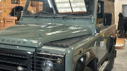 Adventurer  – Landrover 90 with ikamper tent sleeps 2 