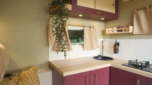 Camper Moos – Atmospheric, completely off-grid self-build camper van 