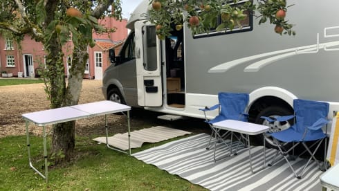 Sadie – 2 berth Mercedes-Benz integrated from 2010