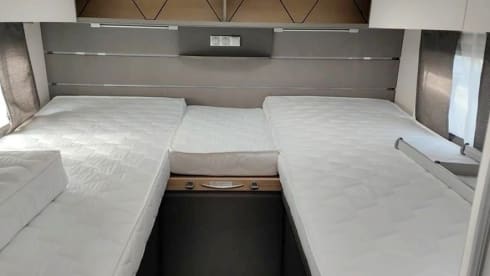 Wohnmobil LMC Tourer Lift, Hubbett, 4 Schlafplätze, Klimaanlage, SAT TV