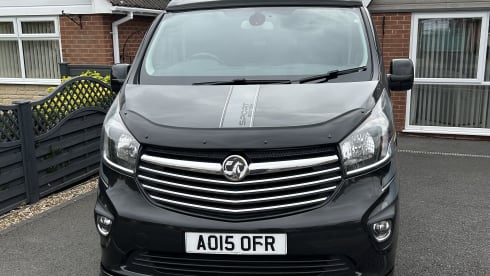 Roma – Superb 4 berth Vauxhall Vivaro campervan LWB