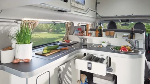 Compact Camper Westfalia Ford Nugget PLUS Automatic WITH WC