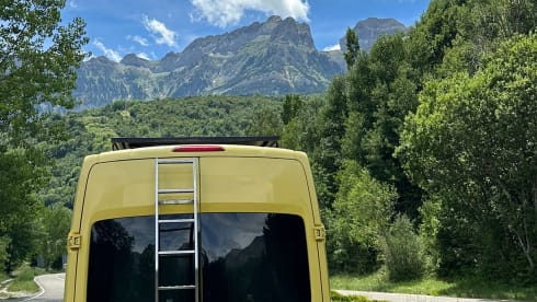 Banana – 2p Ford campervan uit 2018