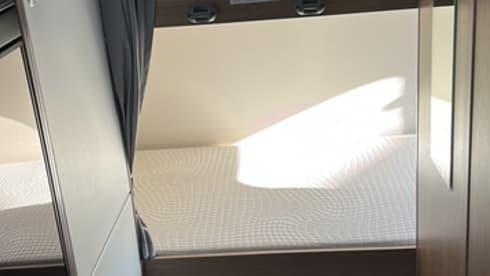 LiKaJo – Beautiful young 4-person Carado alcove from 2019