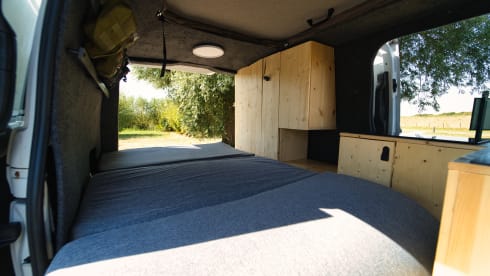 Unhiked – Camper Mercedes-Vito con cambio automatico