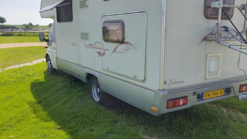 Heerlijke familie camper – 6p Ford alcove uit 2003