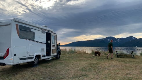 Integral very spacious camper Mercedes Burstner 2020
