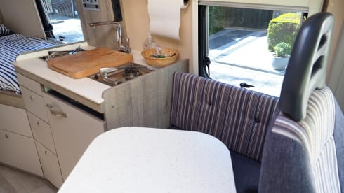 2 p. bus camper with longitudinal beds (AmorA 2017)